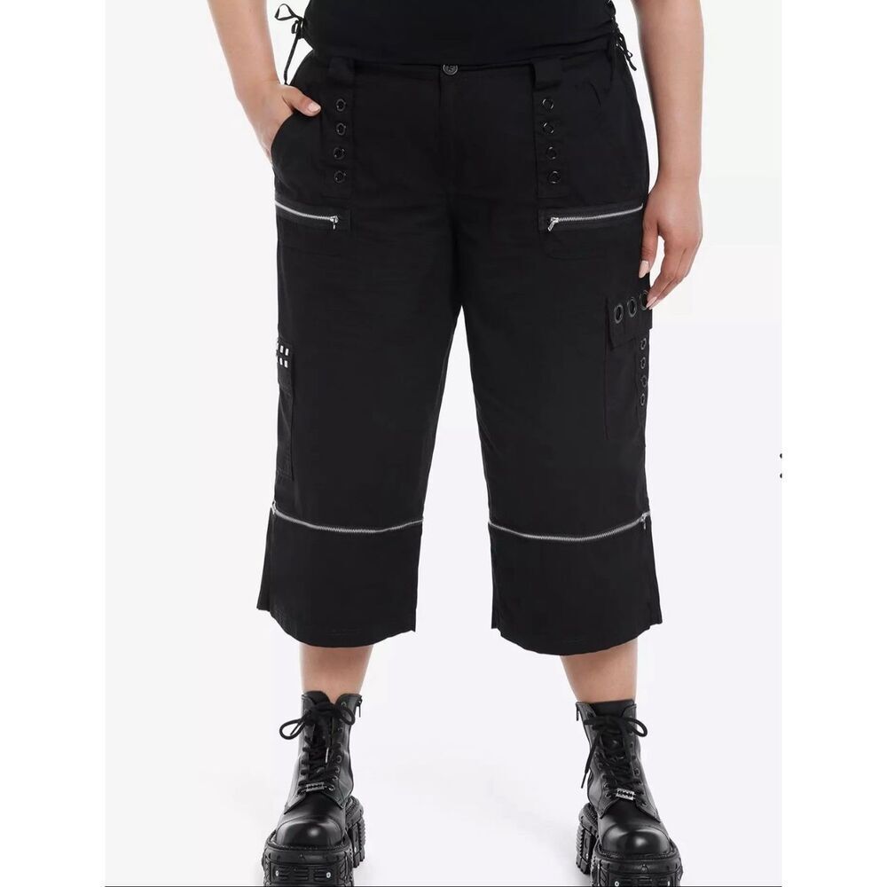 Hot Topic Social Collision Black Stud Grommet Zip-Off Cargo Shorts Plus Size 18